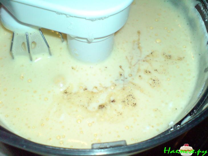 Торт со сметанным суфле и черносливом