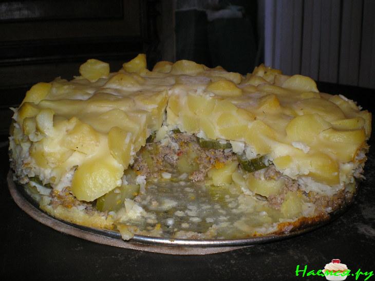 Картофельный пирог с фаршем с кефирным соусом