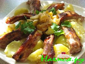 Свиные ребрышки, запеченные в яблоках Свиные ребрышки, запеченные в яблоках