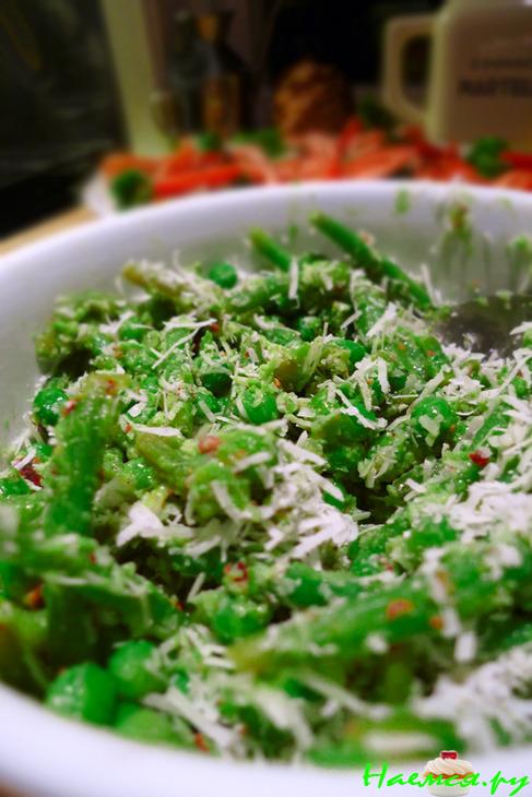 Салат из зеленой фасоли и зеленого горошка