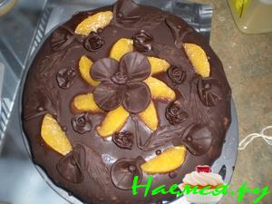 Сырно-апельсиновый торт с шоколадной мастикой