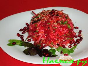 Cалат из свеклы с кольраби и кунжутом Cалат из свеклы с кольраби и кунжутом