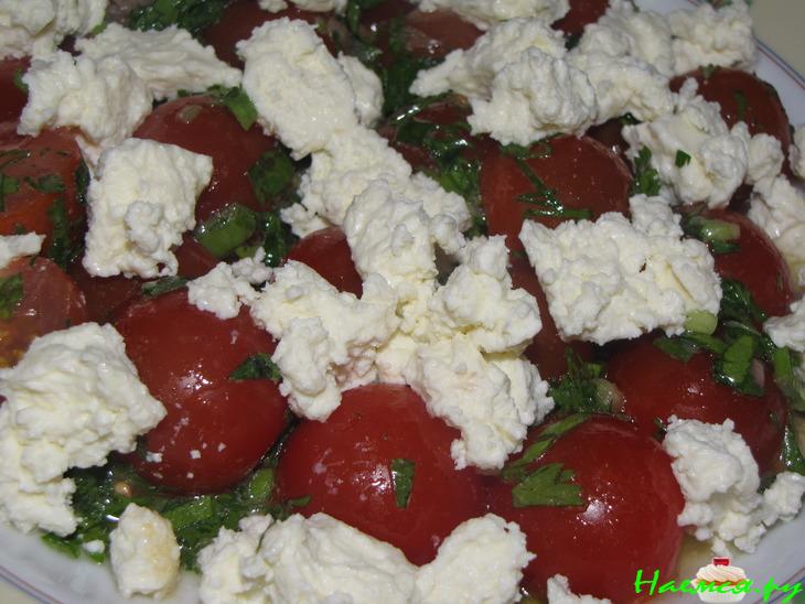 Быстрый и простой салат для пикника с тостами