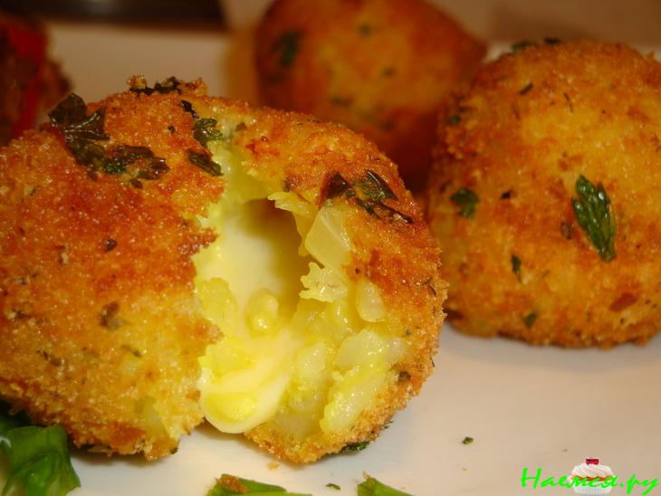 Хрустящие рисовые шарики с моцареллой Хрустящие рисовые шарики с моцареллой