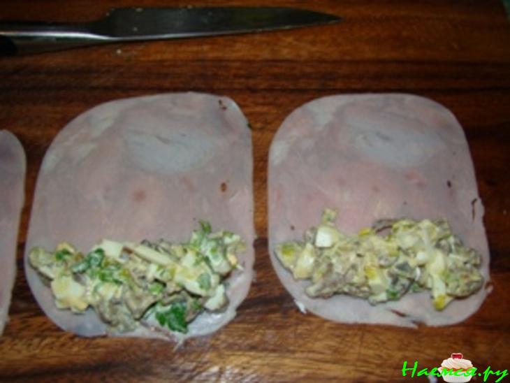 Рулетики ветчинные заливные