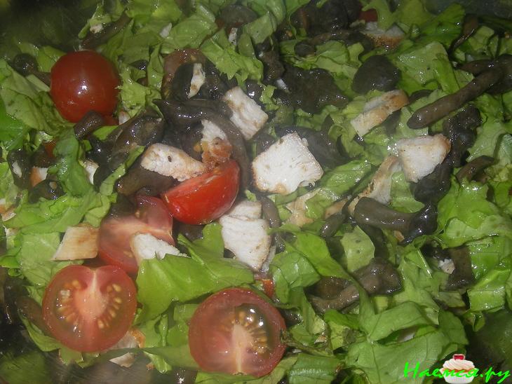 Салат с индейкой и опятами Салат с индейкой и опятами