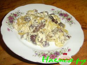 Маслята тушеные в сметане