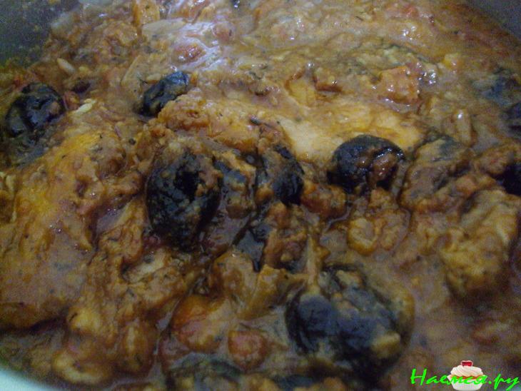 Свинина с черносливом в красном вине