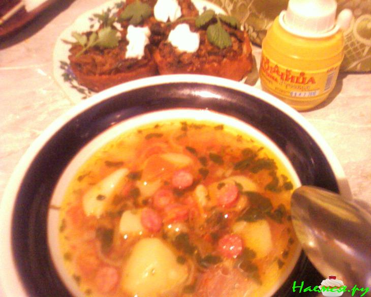 Очень легкий суп из охотничьих колбасок