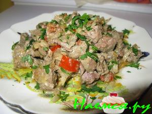 Печень с репой и овощами в сметане