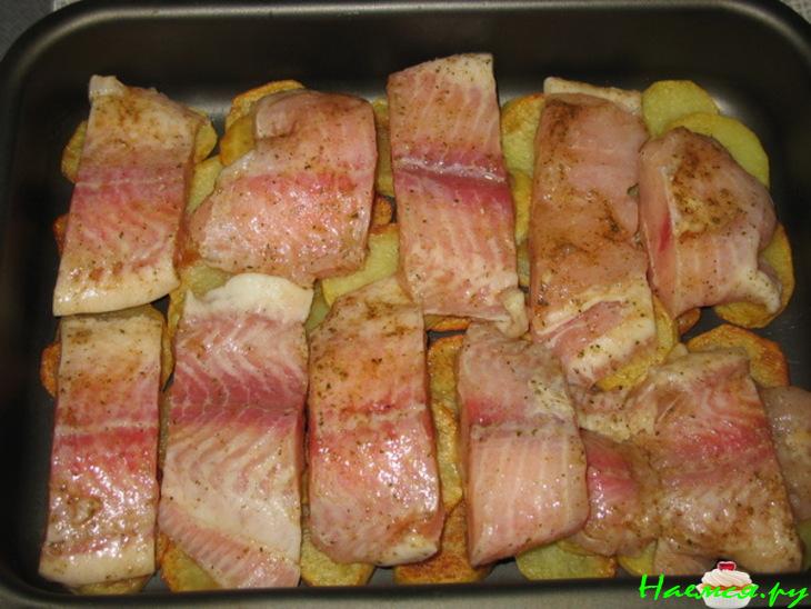 Телапия в шубке с йогуртово-горчичным соусом