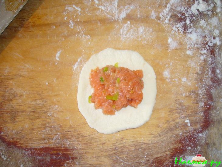 Пирожки с рыбой и зеленым луком