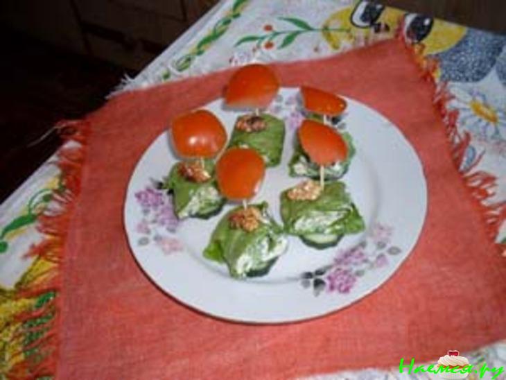 Рулетики из салата с овощами