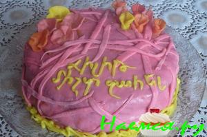 Торт розовый