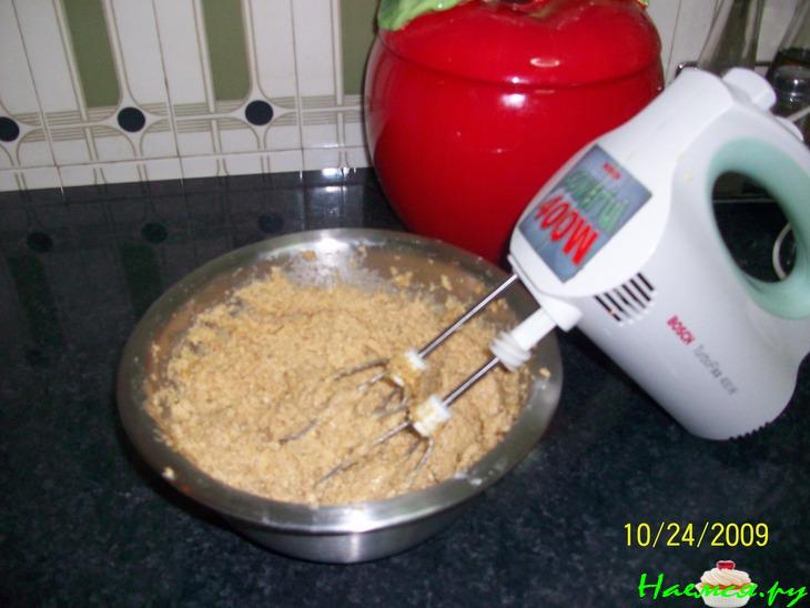 Закрытый яблочный пирог с изюмом и орехами Закрытый яблочный пирог с изюмом и орехами