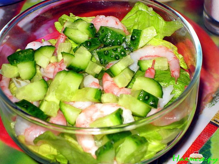 Салат с авокадо и креветками