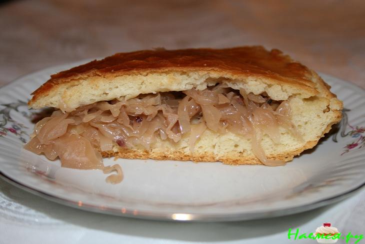 Пирог с тушеной капустой