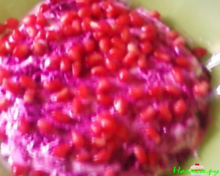 Салат из языка с зёрнами граната