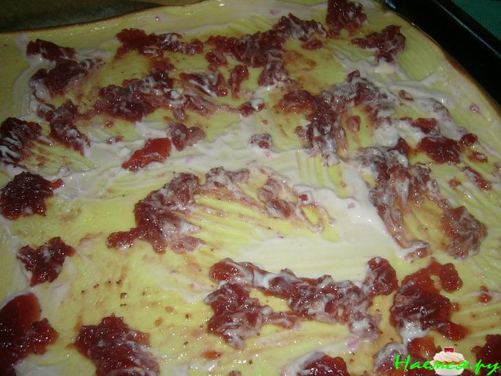 Рулет бисквитный с йогуртом и вареньем