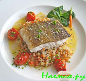 Треска с овощами и пряными травками