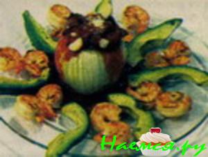 Лук, фаршированный фаршем с пивным соусом