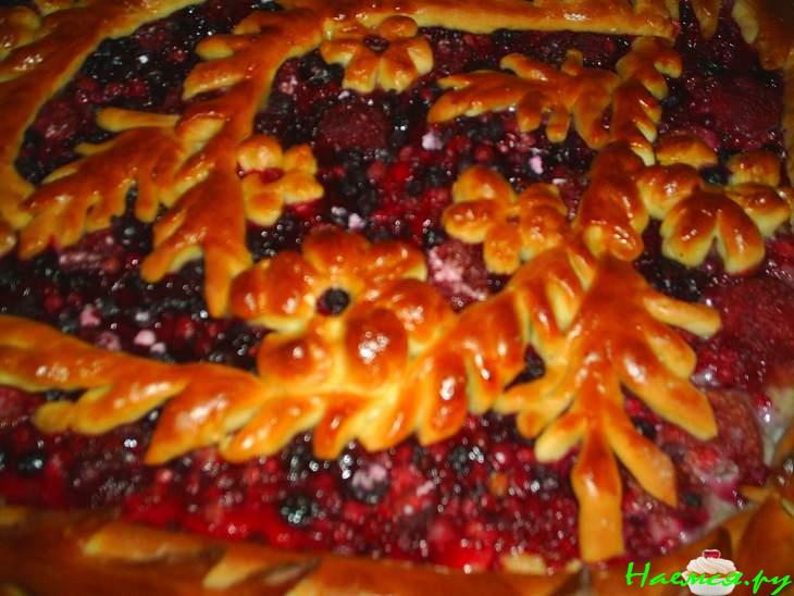 Открытый пирог с ягодами