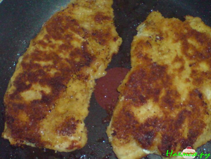 Шницели из индейки, фаршированные сыром и руколой