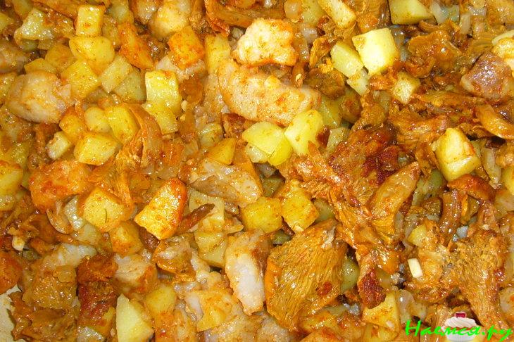 Жаркое в горшочках с рыбкой и грибами