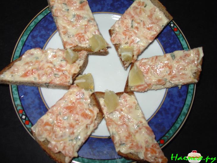 Лососевое масло с лимоном и базиликом