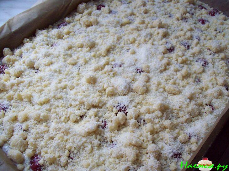 Вишнёво-маковый пирог с творогом и посыпкой "Штрейзель" 