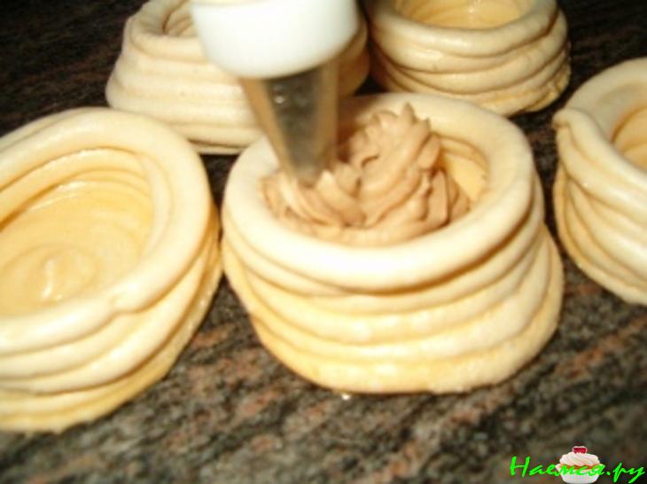 Гнёзда с шоколадным кремом Гнёзда с шоколадным кремом