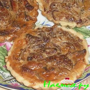 Тартинки с ветчиной и луком