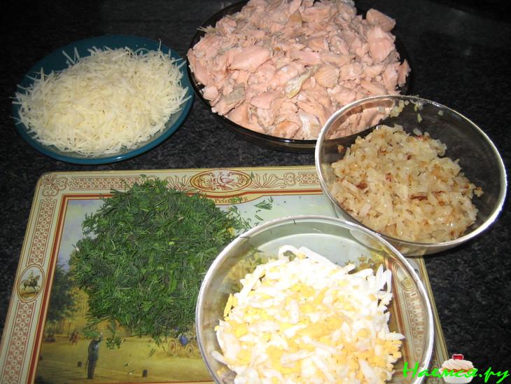 Рыбный пирог из слоеного теста с горбушей Рыбный пирог из слоеного теста с горбушей