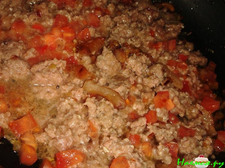 Пенне с мясным соусом и яйцом "Пашот"