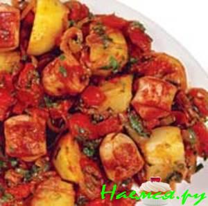 Гуляш с сосисками