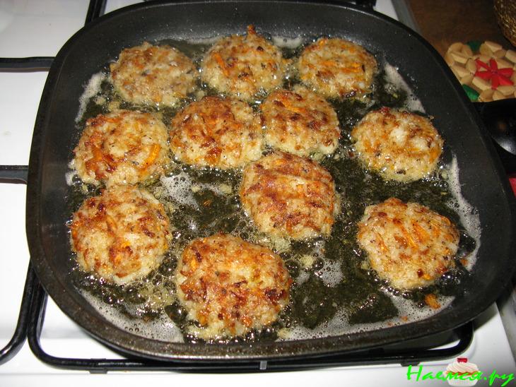 Рисово-рыбные (из консервы) котлеты с овощами