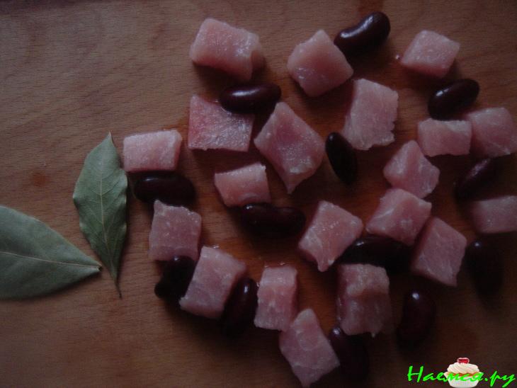 Английский мясной пирог с красной фасолью Английский мясной пирог с красной фасолью