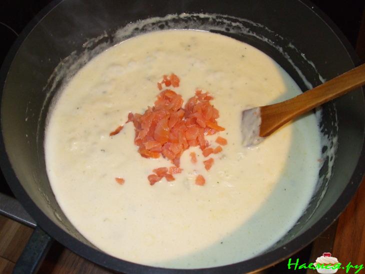 Сметанный соус с сёмгой