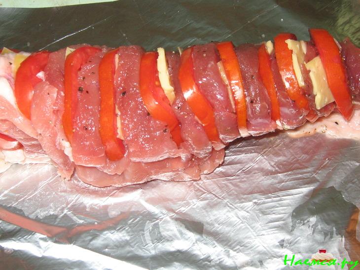Свинина "Гармошка" с сыром, помидором и чесноком