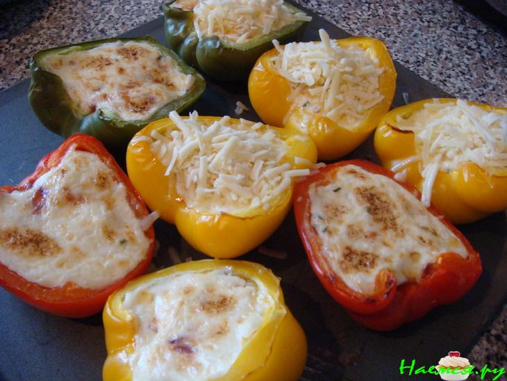 Перцы "Настроение" с куриным филе и беконом