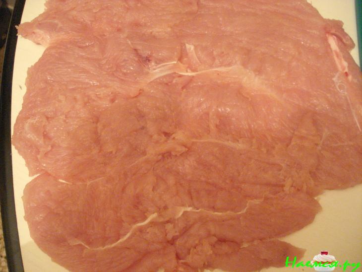 Рулет из филе индюшки с ароматной начинкой