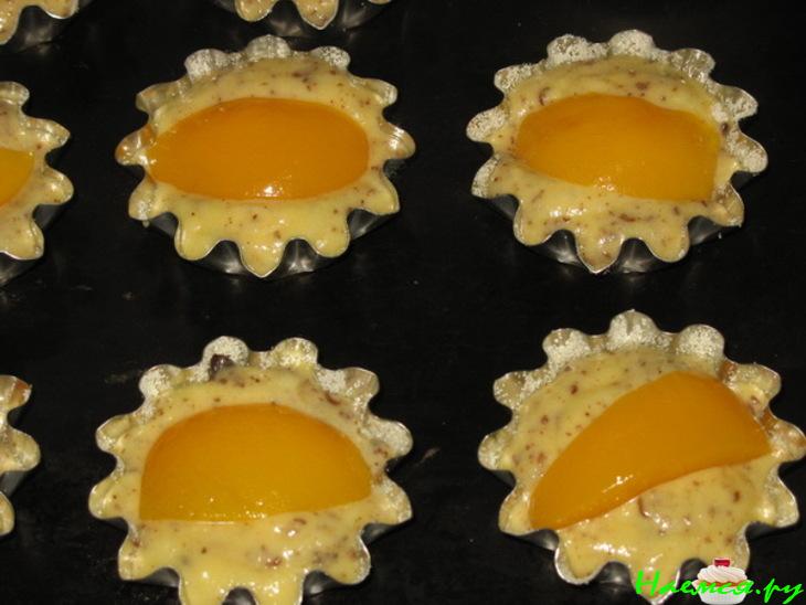 Кексы с персиками