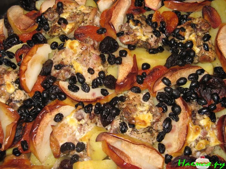 Куриные бёдрышки запеченные с сухофруктами Куриные бёдрышки запеченные с сухофруктами
