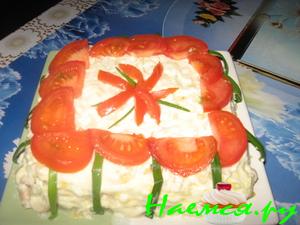 Салат с консервированным кальмаром