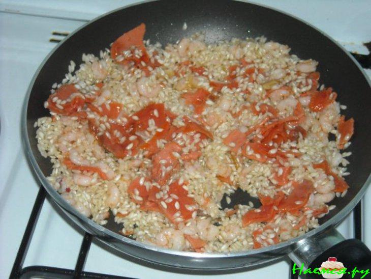 Ризотто с копченым лососем