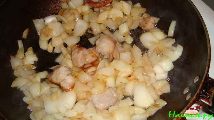 Жаркое свиное в горшочке