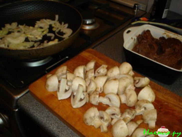 Телятина с грибами