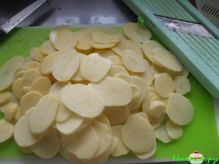 Рыба с картофелем, запеченные под майонезом