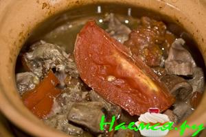 Куриные потрошки в горшочках