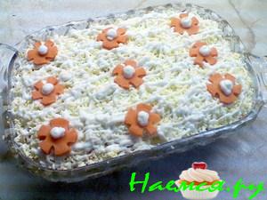 Слоёный салатик с вареной курочкой